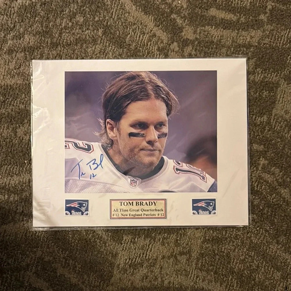 Tom Brady Autographed Photo - New England Patriots - Picture 1 of 1